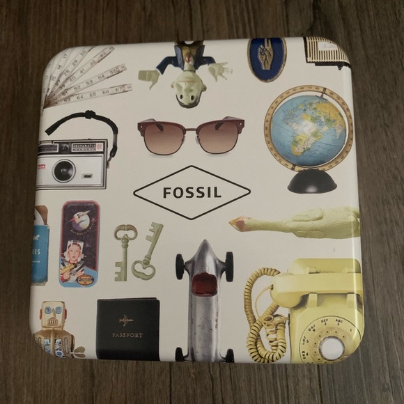 SOLD - Fossil Gold-Tone Women's Watch - Picture 8 of 10